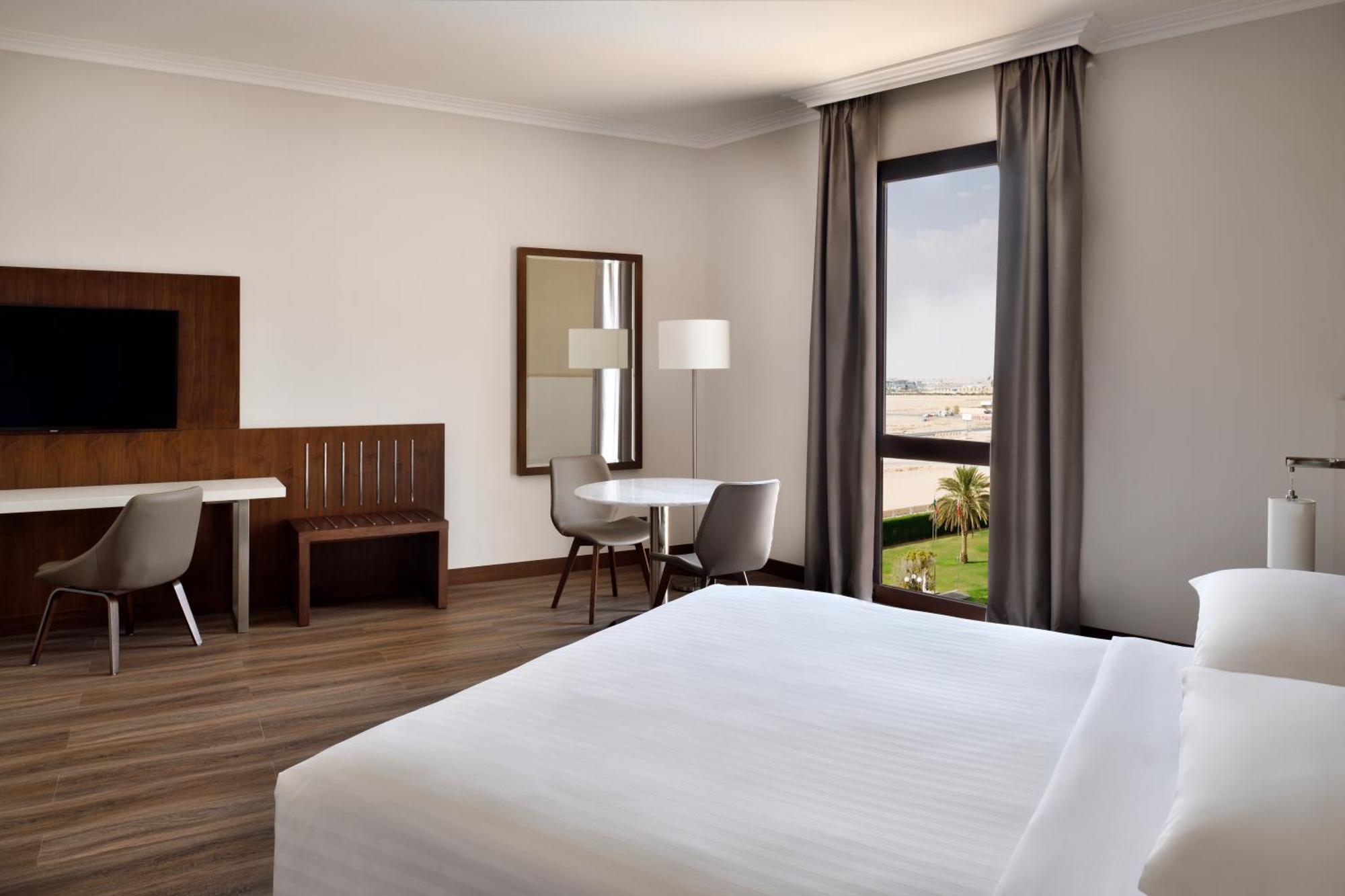 مطار ماريوت فندق 4*