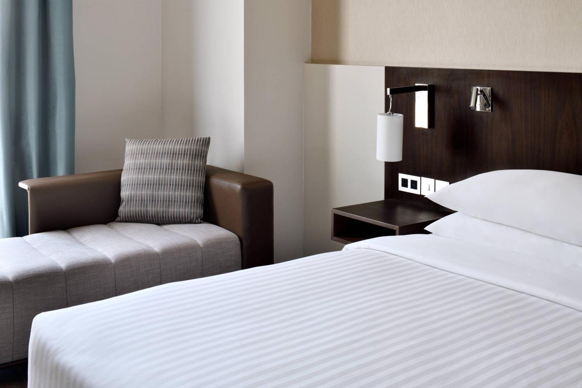 فندق مطار ماريوت 4*
